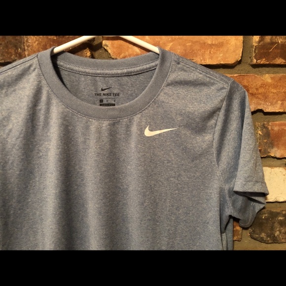 Nike Women’s Gym Shirt - Picture 3 of 3